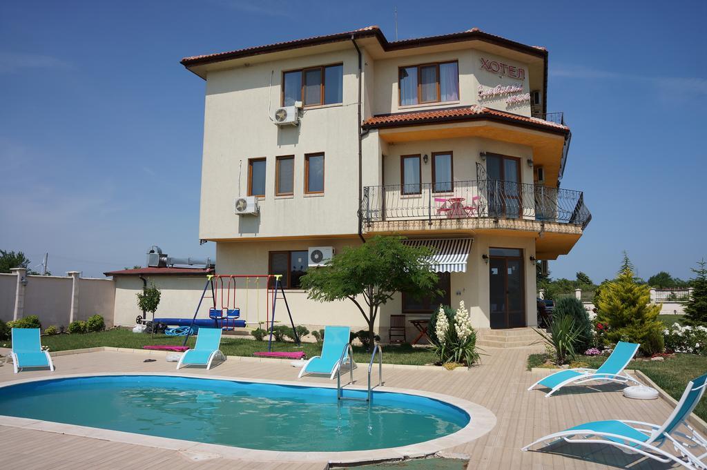 Bŭlgarevo Guest House Golden Flake 4Km From Bolata Beach מראה חיצוני תמונה