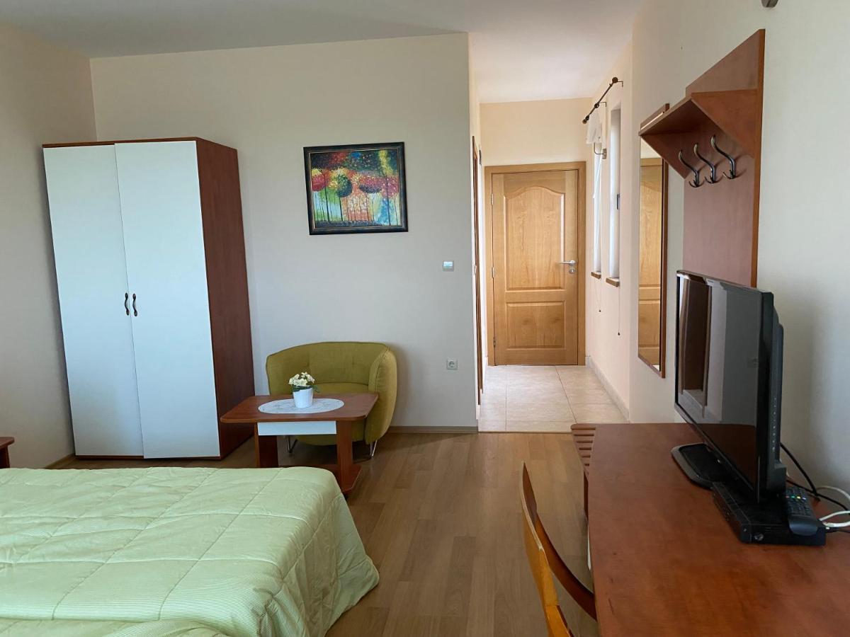 Bŭlgarevo Guest House Golden Flake 4Km From Bolata Beach מראה חיצוני תמונה