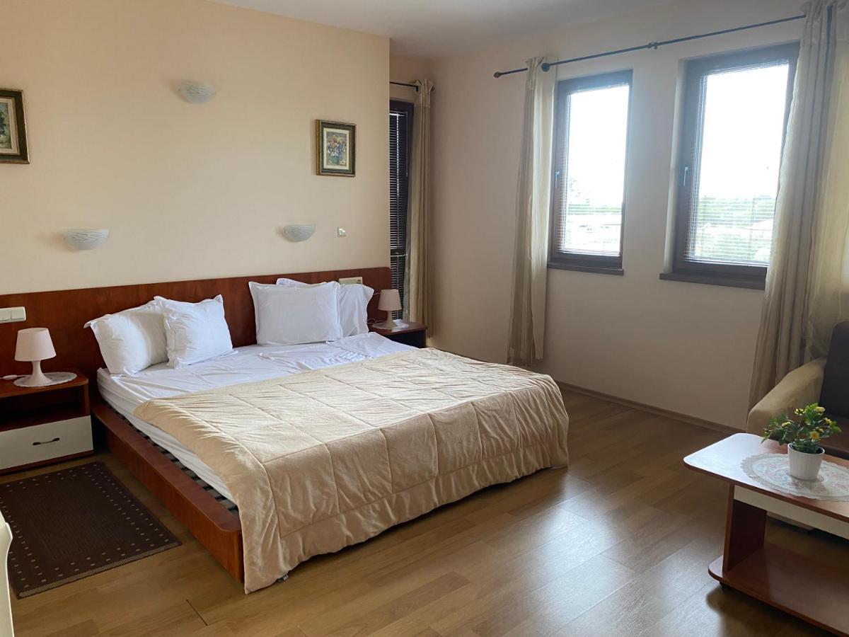 Bŭlgarevo Guest House Golden Flake 4Km From Bolata Beach מראה חיצוני תמונה