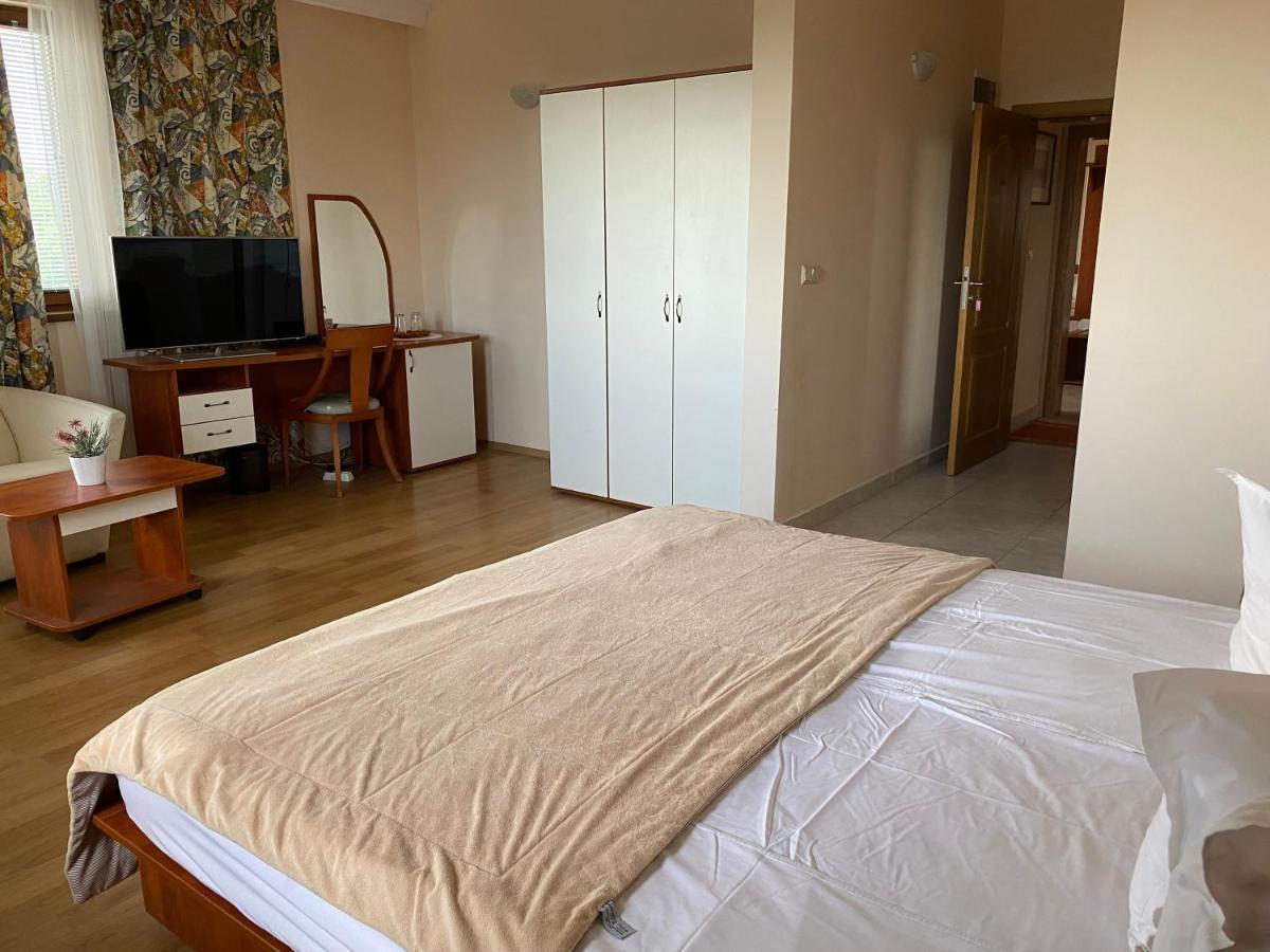 Bŭlgarevo Guest House Golden Flake 4Km From Bolata Beach מראה חיצוני תמונה