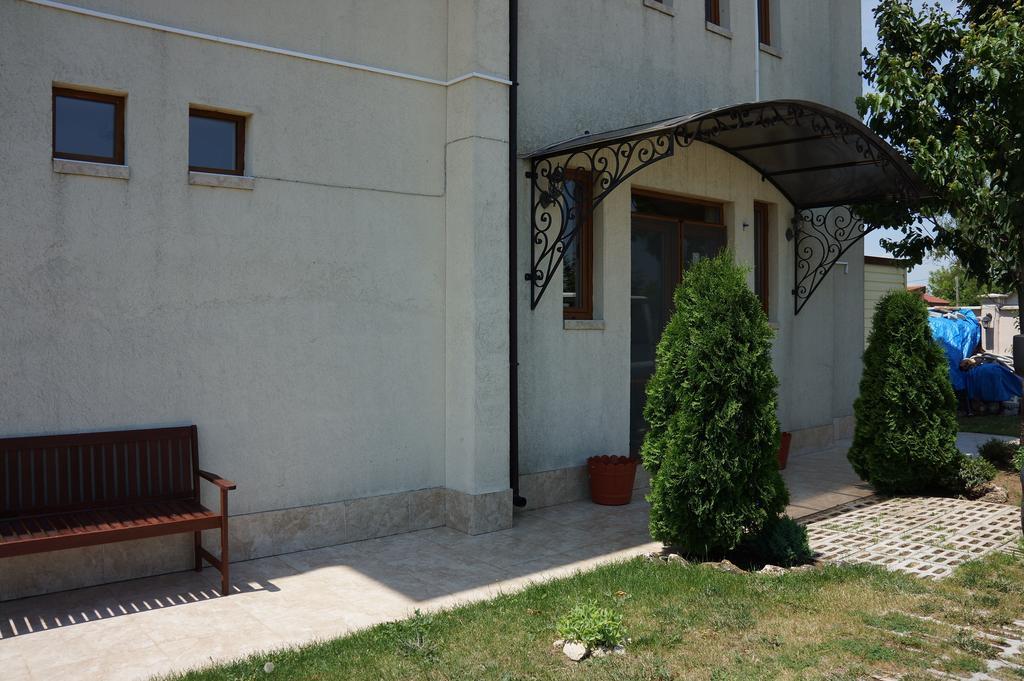 Bŭlgarevo Guest House Golden Flake 4Km From Bolata Beach מראה חיצוני תמונה