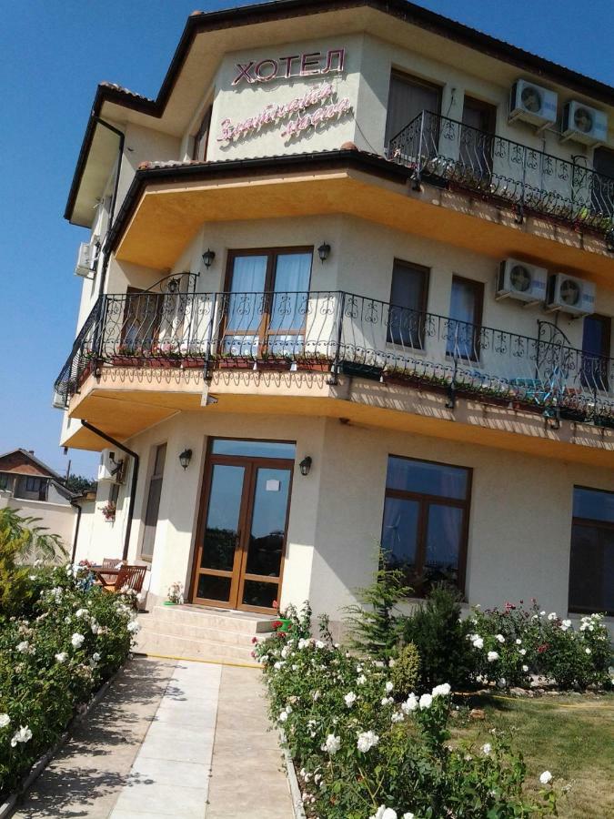 Bŭlgarevo Guest House Golden Flake 4Km From Bolata Beach מראה חיצוני תמונה